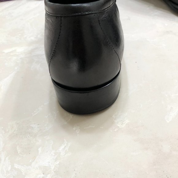 NOT FOR SALE Gucci 10D Black loafers w/silver horse bite 10D like New